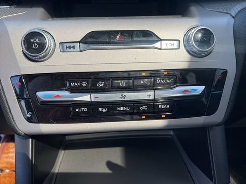 Used 2023 Ford Explorer XLT w/ Equipment Group 202A AWD/4WD image 24