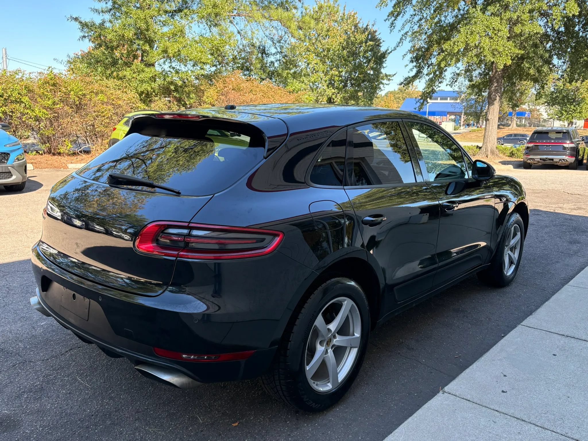 Used 2018 Porsche Macan AWD/4WD image 5