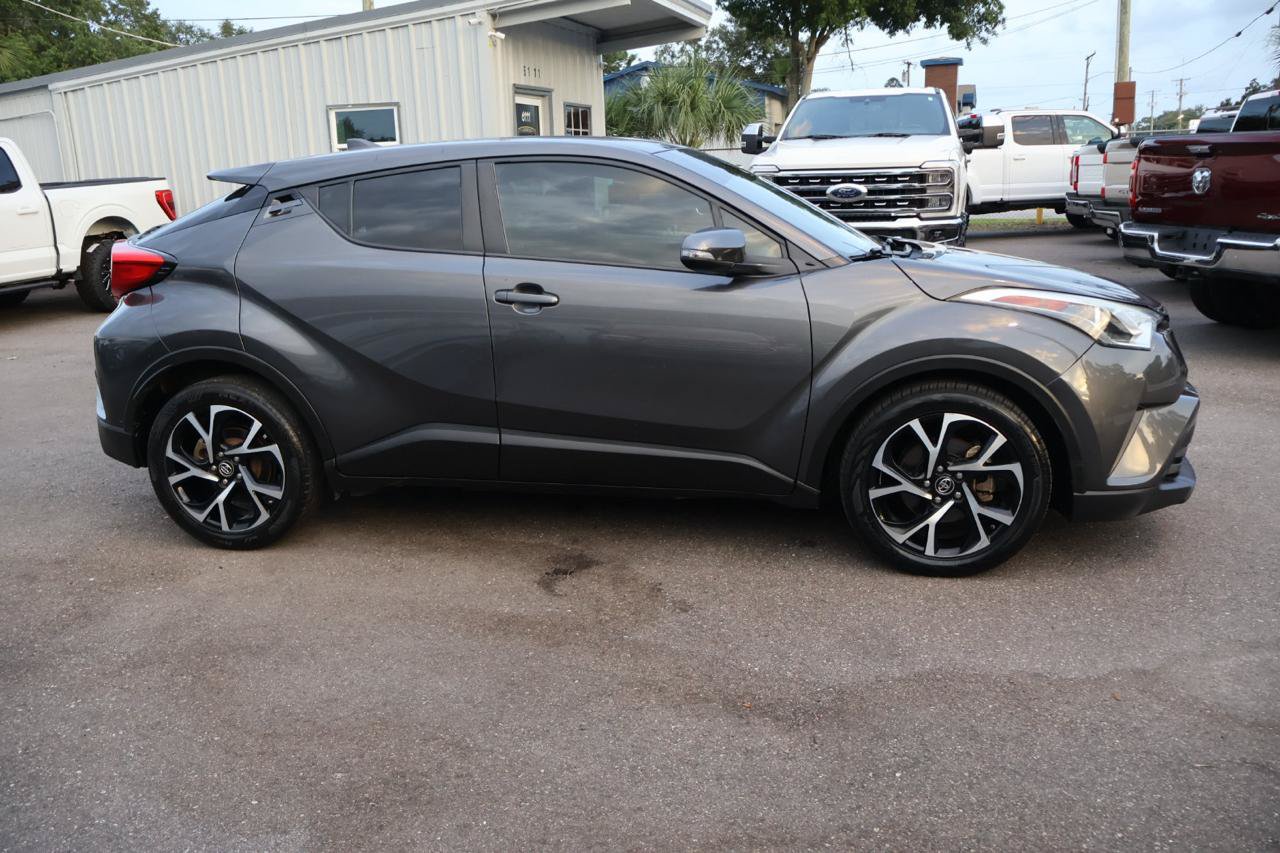 Used 2018 Toyota C-HR XLE FWD image 4