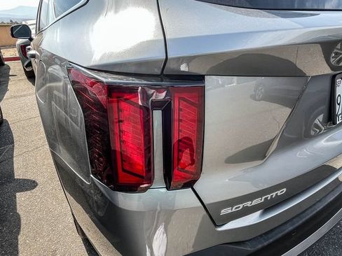 Certified 2025 Kia Sorento EX w/ EX Panoramic Sunroof Package FWD image 12