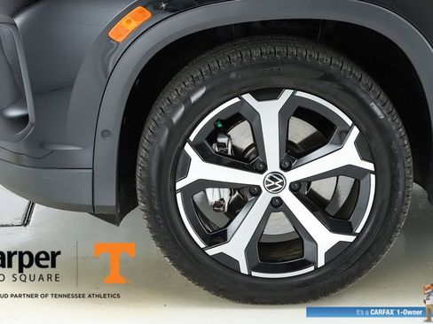 Used 2025 Volkswagen Tiguan SE w/ Panoramic Sunroof Package AWD/4WD image 5