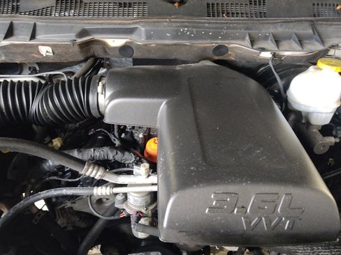 Used 2018 RAM 1500 Laramie RWD image 30