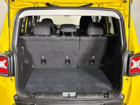 Used 2023 Jeep Renegade Trailhawk AWD/4WD image 21