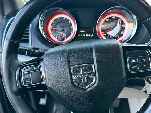 Used 2019 Dodge Grand Caravan SXT image 17