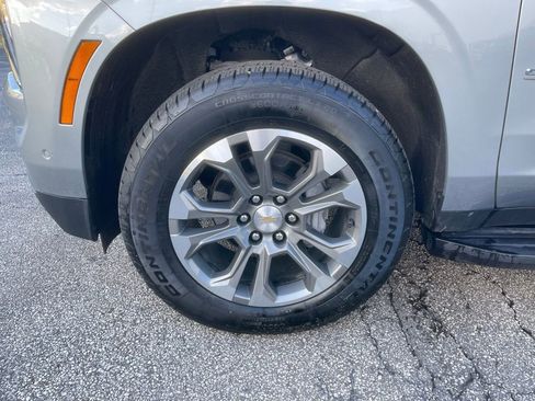 Used 2025 Chevrolet Suburban LS image 31