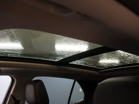 Used 2019 Chevrolet Equinox Premier image 3