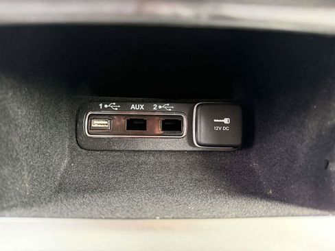 Used 2018 Jeep Grand Cherokee Altitude image 25