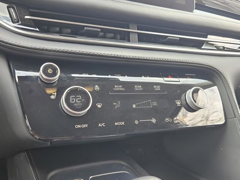 Used 2025 INFINITI QX60 Pure image 17