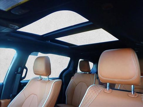 New 2026 Chrysler Pacifica Pinnacle image 15