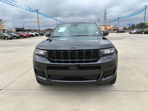 Used 2023 Jeep Grand Cherokee L Laredo image 3