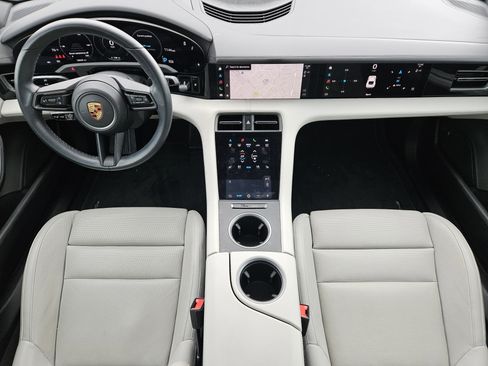 Used 2021 Porsche Taycan image 24