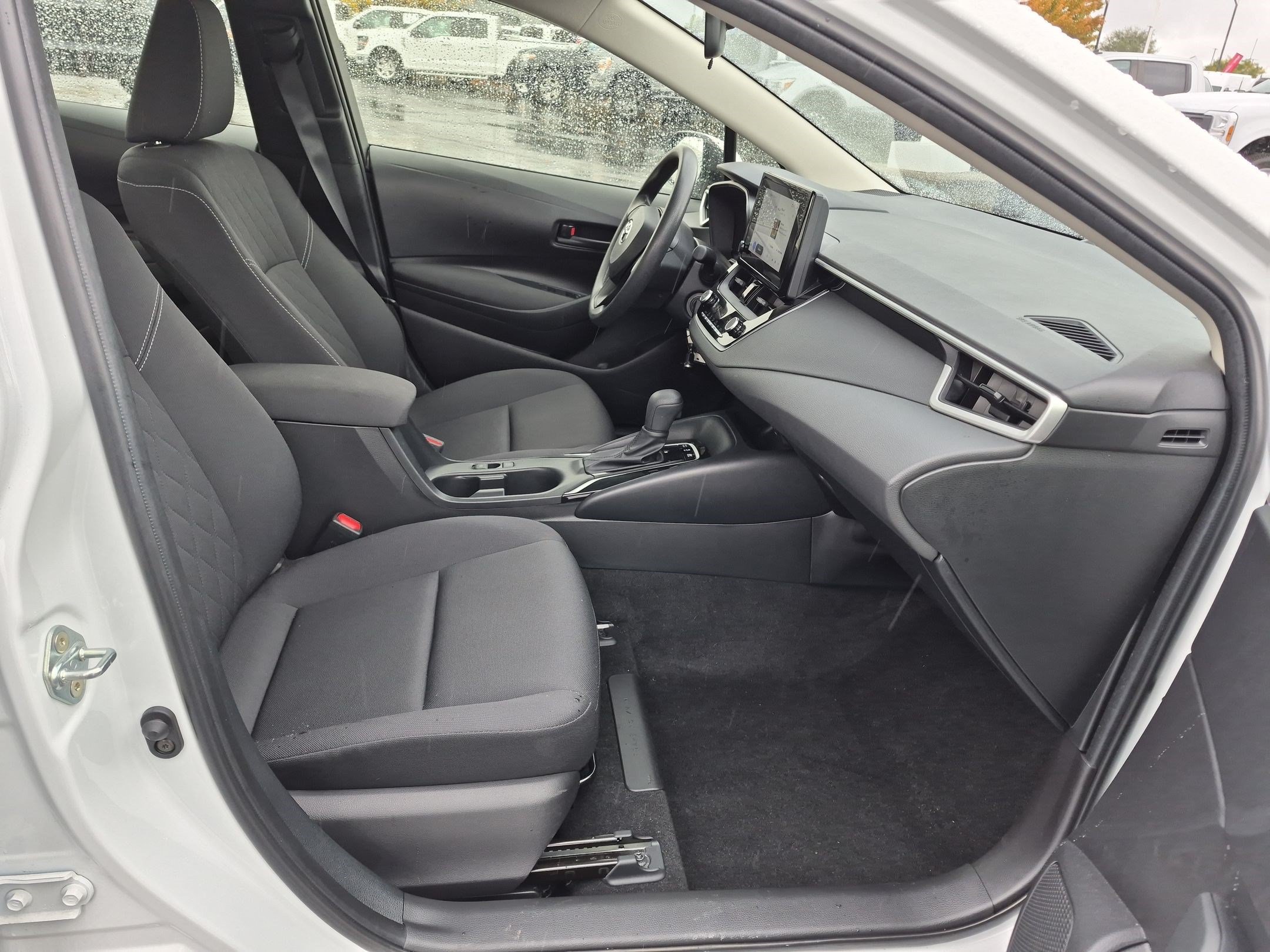 Used 2025 Toyota Corolla LE FWD image 32