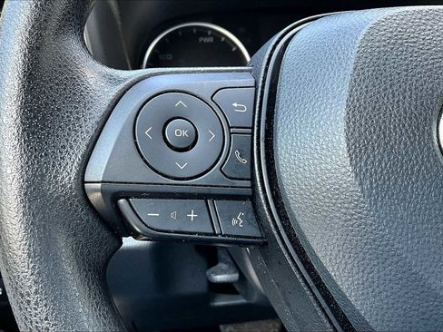 Used 2022 Toyota RAV4 XLE AWD/4WD image 24