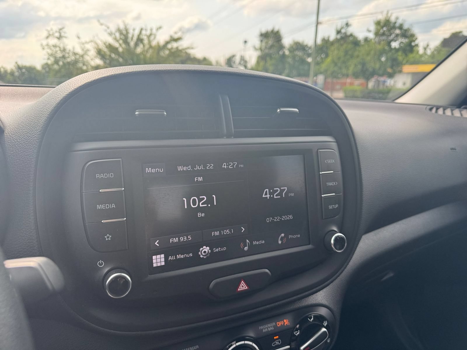 Used 2025 Kia Soul LX w/ LX Technology Package FWD image 19