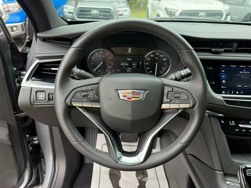 Used 2024 Cadillac XT6 Luxury FWD image 5