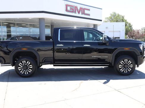 New 2026 GMC Sierra 3500 Denali Ultimate AWD/4WD image 7