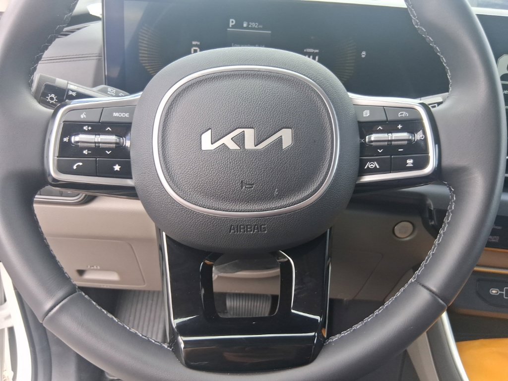 Certified 2026 Kia Carnival FWD image 10