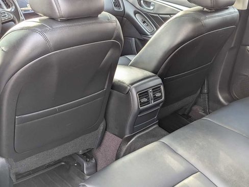 Used 2017 INFINITI Q50 Signature Edition w/ All Weather Package (L93) image 17
