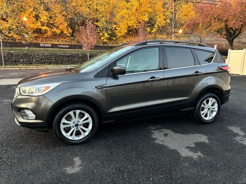 Used 2018 Ford Escape SEL image 3