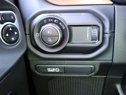 Used 2024 Jeep Gladiator Rubicon w/ Technology Group image 30