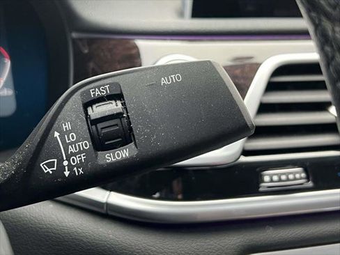 Used 2021 BMW 750i xDrive image 25