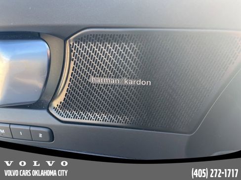 Used 2022 Volvo XC40 T5 R-Design w/ Advanced Package image 12