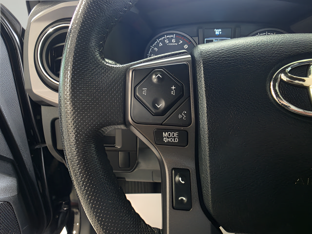Used 2017 Toyota Tacoma TRD Sport w/ Tow Package (A/T) AWD/4WD image 15