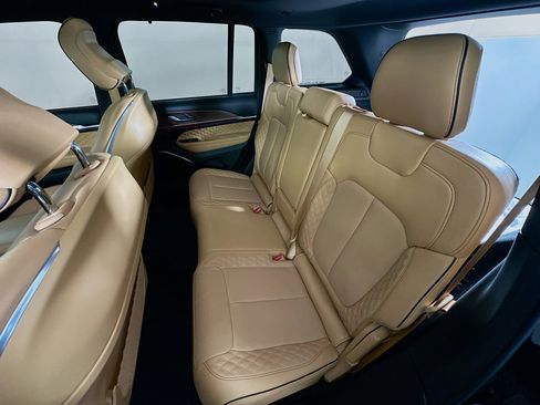 Used 2025 Jeep Grand Cherokee Summit w/ Luxury Tech Group V image 28