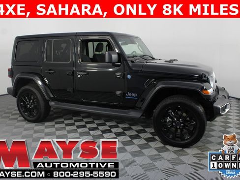 Used 2025 Jeep Wrangler Unlimited Sahara AWD/4WD image 1
