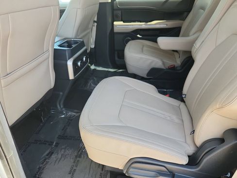 Used 2024 Ford Expedition Limited AWD/4WD image 10