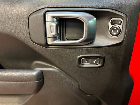 New 2024 Jeep Wrangler Unlimited Rubicon w/ Technology Group image 10