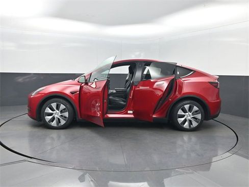 Used 2021 Tesla Model Y Long Range image 37