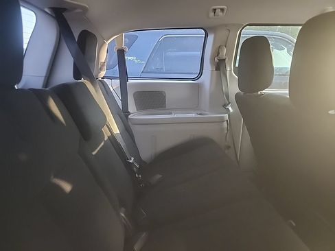 Used 2016 Dodge Grand Caravan American Value Package FWD image 5