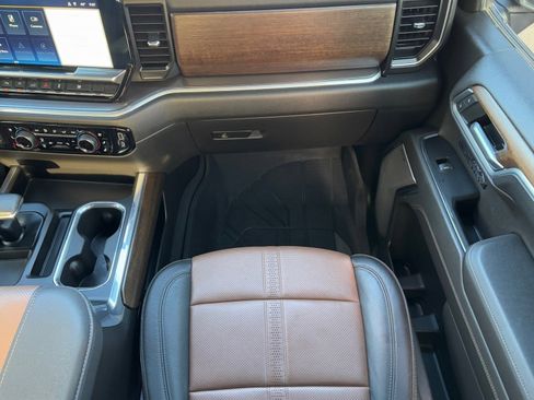 Used 2023 Chevrolet Silverado 1500 High Country image 15