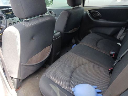 Used 2005 MAZDA Tribute s w/ Package 1 FWD image 8