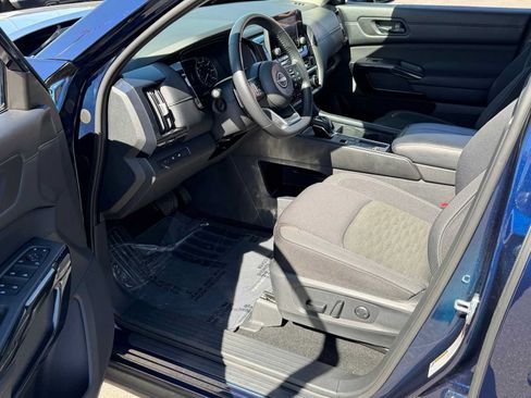 Used 2025 Nissan Pathfinder SV FWD image 22