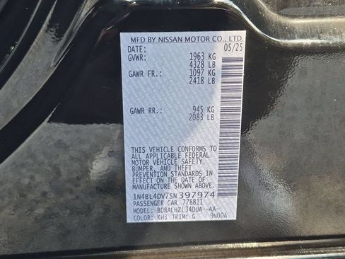 Used 2025 Nissan Altima 2.5 SV FWD image 34