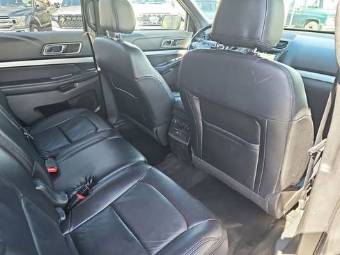 Used 2017 Ford Explorer XLT w/ Equipment Group 202A image 11