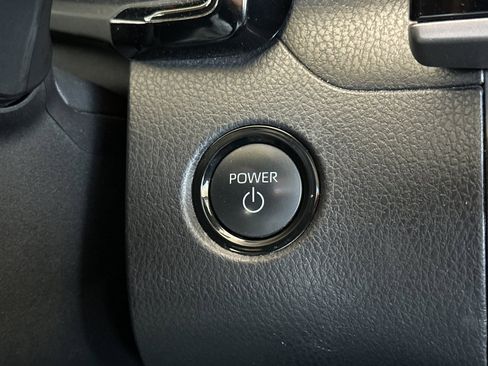 Used 2025 Toyota Camry LE w/ Convenience Package image 20