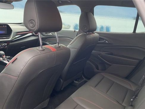 Used 2024 Chevrolet Trax RS w/ Sunroof Package image 17