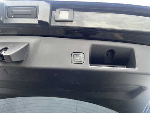 Used 2024 Chevrolet Equinox EV RS image 17