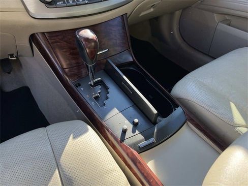 Used 2011 Toyota Avalon Limited image 32