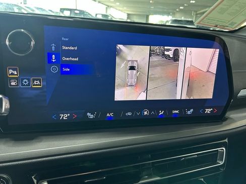 Used 2024 Chevrolet Traverse LT FWD image 24