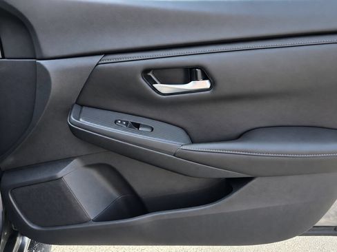 Used 2025 Nissan Sentra SV FWD image 38