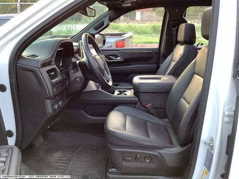 Used 2023 Chevrolet Tahoe Z71 w/ Luxury Package AWD/4WD image 8
