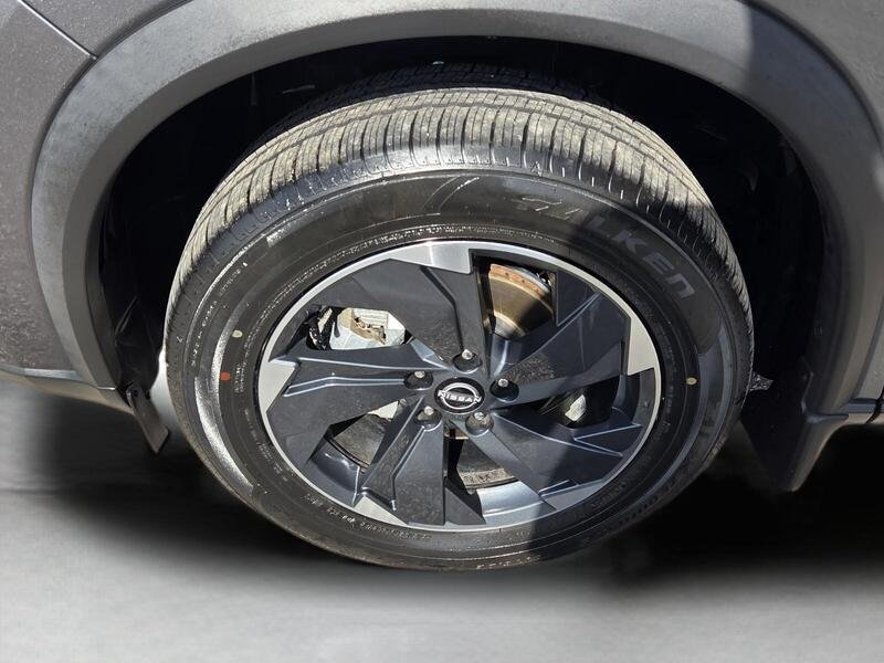 Used 2024 Nissan Rogue SV FWD image 9
