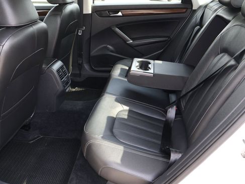 Used 2020 Volkswagen Passat 2.0T SEL image 21