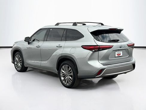 Used 2021 Toyota Highlander Platinum FWD image 7