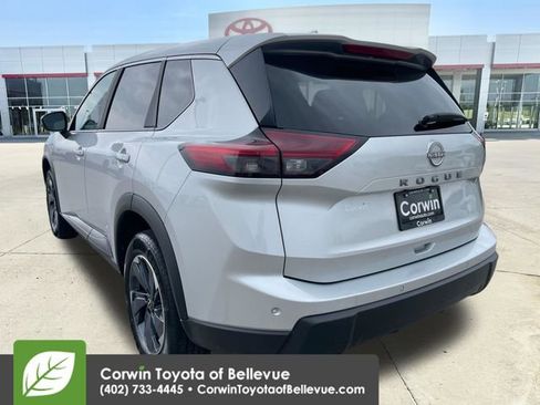 Used 2025 Nissan Rogue SV FWD image 3