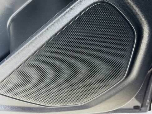 Used 2022 Ford Explorer XLT w/ Equipment Group 202A image 21